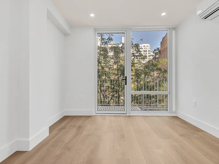 20 E 13th St #4 — Photo 8