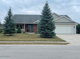 1809 Cinnamon Dr, Wapakoneta, OH 45895