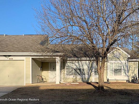 2nd image of 981 B Thornbury Lane #B