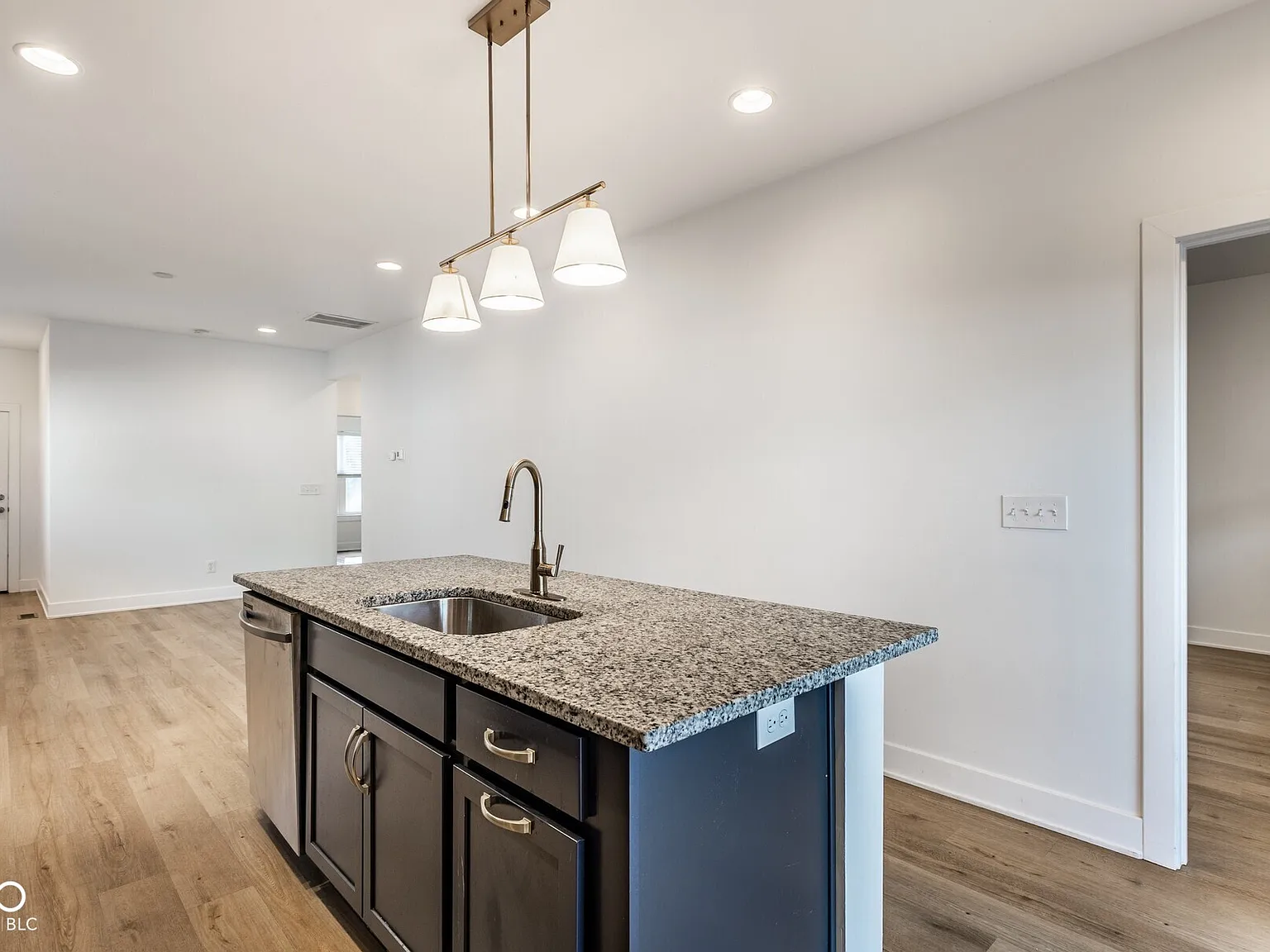 2 bed, 2.0 bath, 1118 sqft, $1,795 — Photo 4