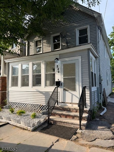 1st image of 549 Beach St