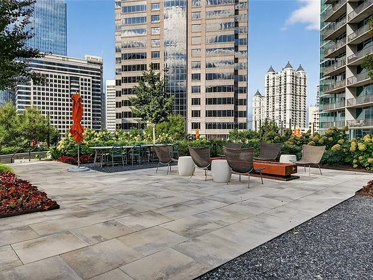 1080 Peachtree St NE #2004 — Photo 34