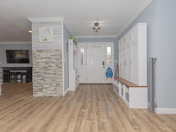 2nd image of 5555 Lakeside Dr
