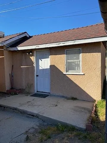 Studio, 300 sqft, $1,600 — Photo 2