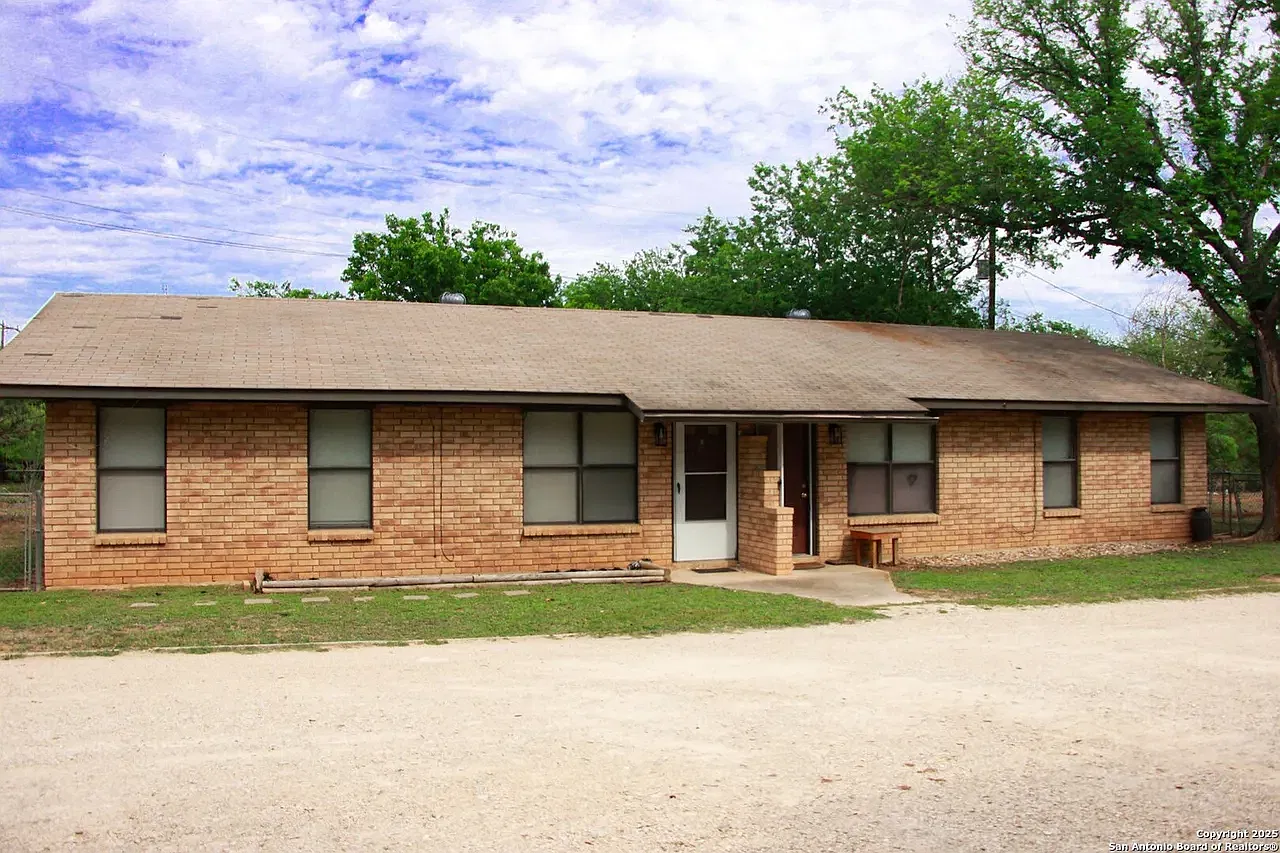 2 bed, 1600 sqft, $1,200 — Photo 2