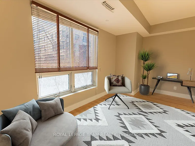9 Balsam St W — Photo 4