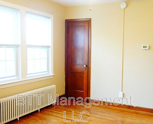 4th image of 806 Houston Ave APT 2