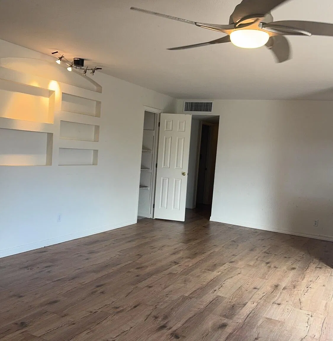 4 bed, 2.0 bath, 2286 sqft, $3,399 — Photo 4