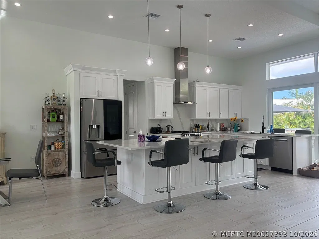 3 bed, 2.0 bath, 2056 sqft, $16,000 — Photo 3