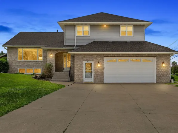 1370 Wiley Blvd NW, Cedar Rapids, IA 52405