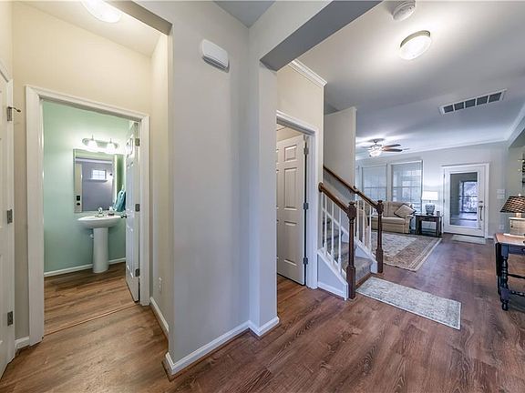 5th image of 7180 Cooks View Ln