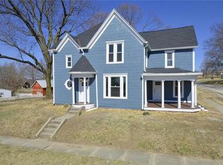 212 S June St, Dearborn, MO 64439