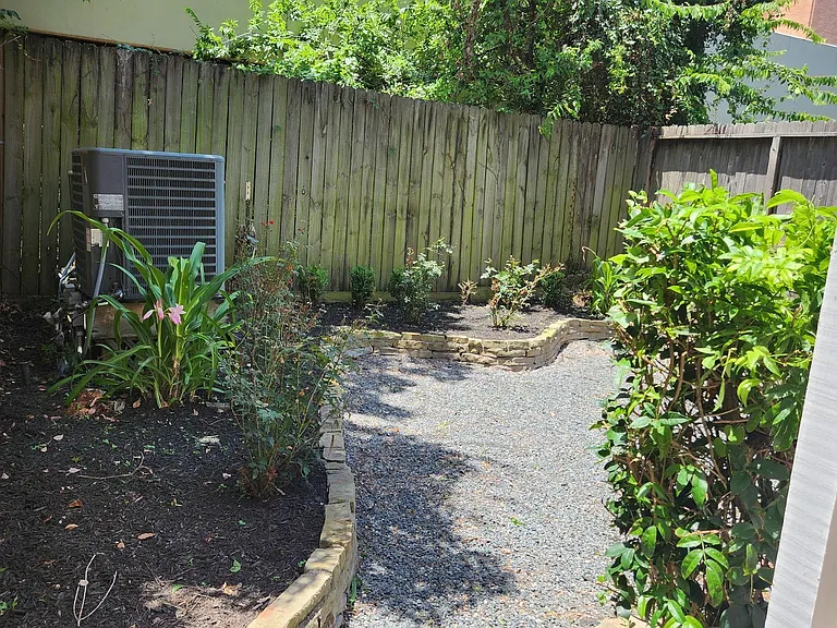 2330 Camden Dr — Photo 22