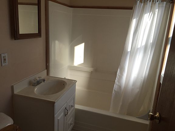5th image of 8452 Essex Ave #House
