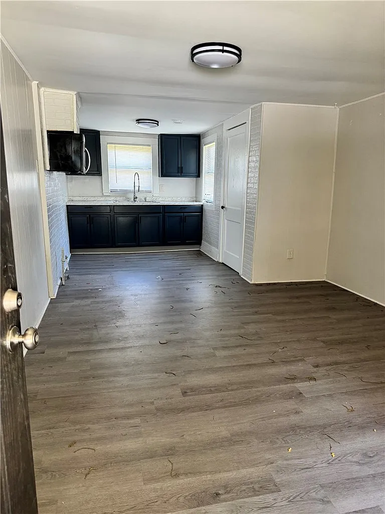 3 bed, 1.0 bath, $140,000 — Photo 2