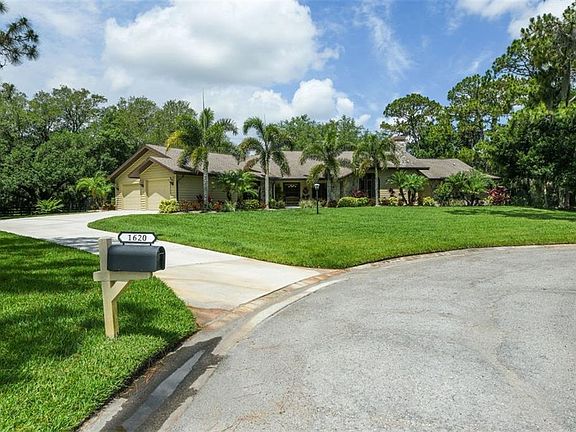 3rd image of 1620 Firethorne Ln