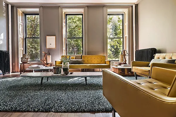 Rented by Gulia Wang, LREB | media 31