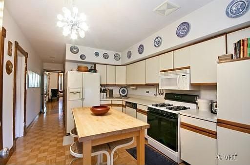 4th image of 3125 W Palmer Blvd