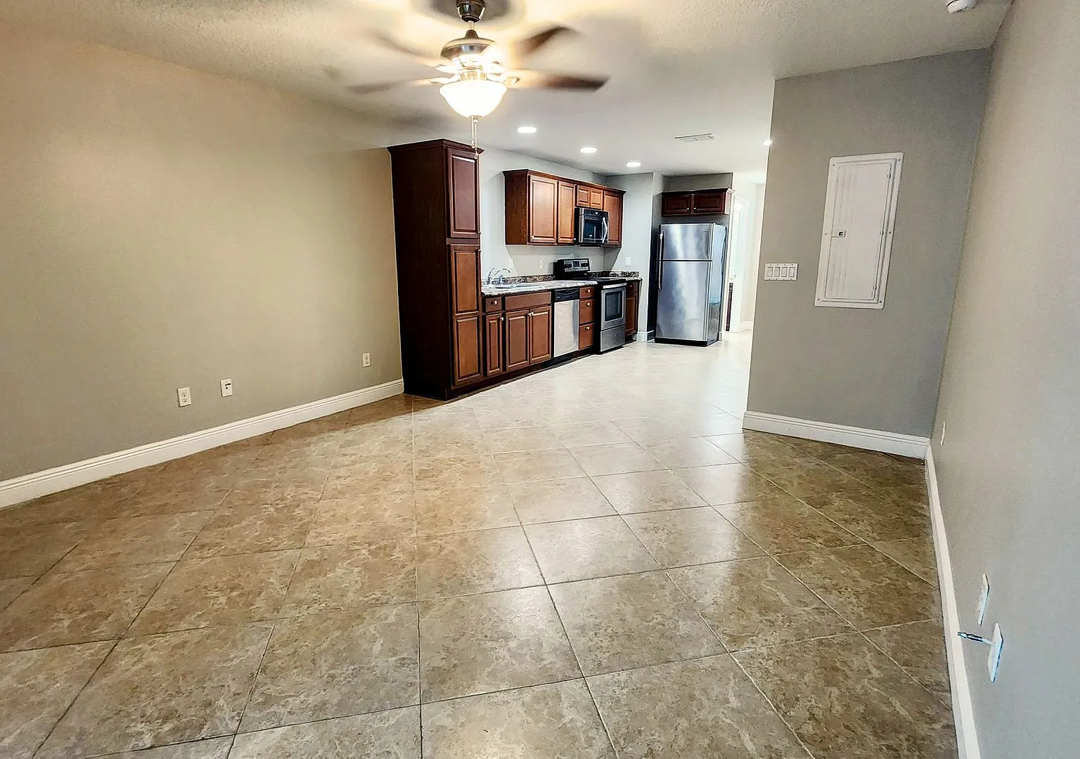 2 Bedroom 2.5 Bath One Month Free For Immediate Move In!! — Photo 3
