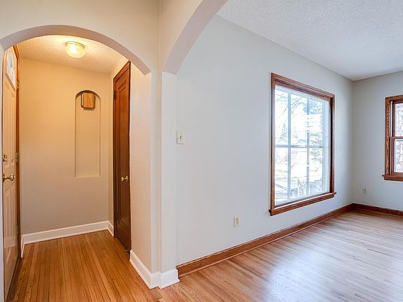 4th image of 1109 Gordon Ave