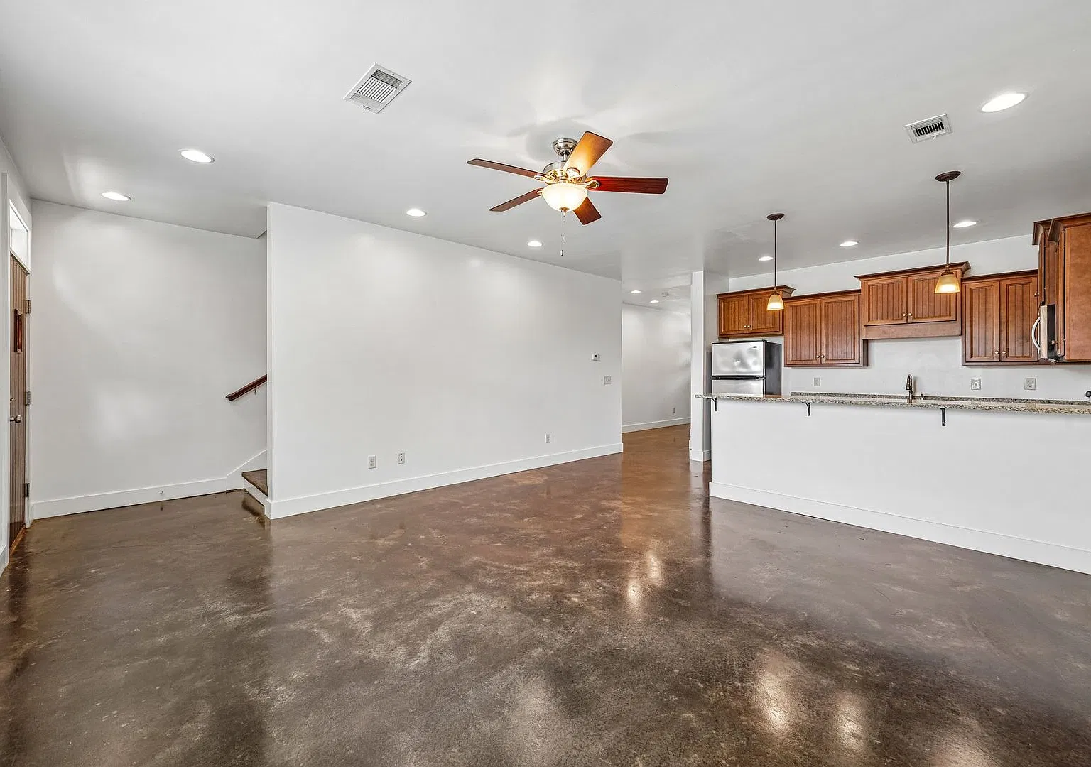 Beverly Townhomes — Photo 4