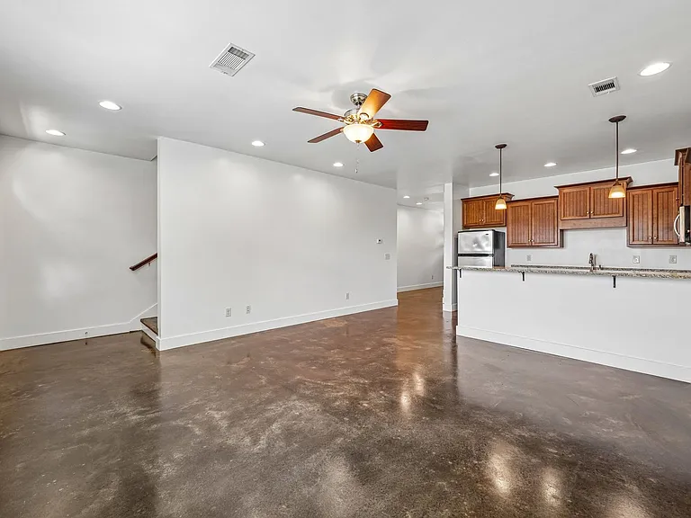 Beverly Townhomes — Photo 5