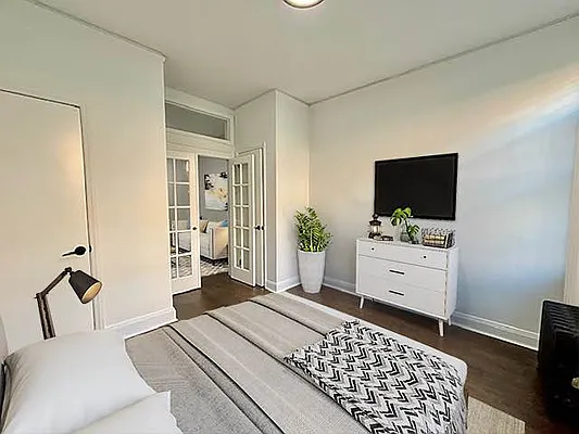 Rented by KNOCKKNOCK LLC | media 4