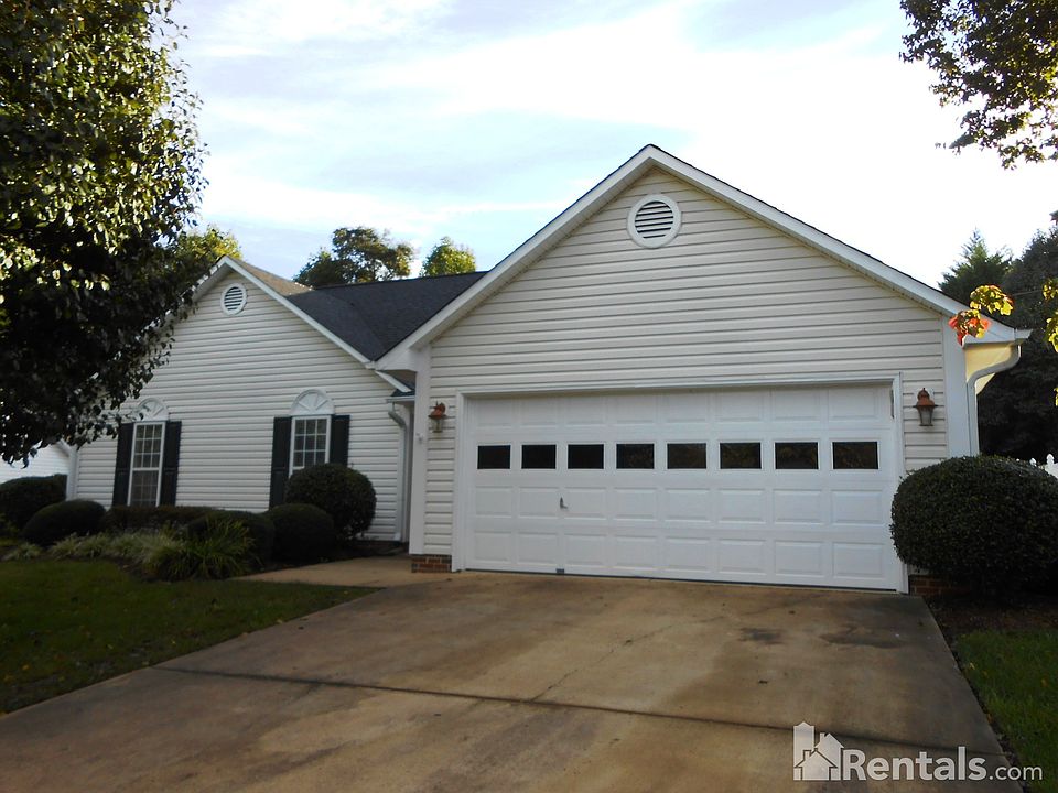 1st image of 316 N Autumn Crest Pl