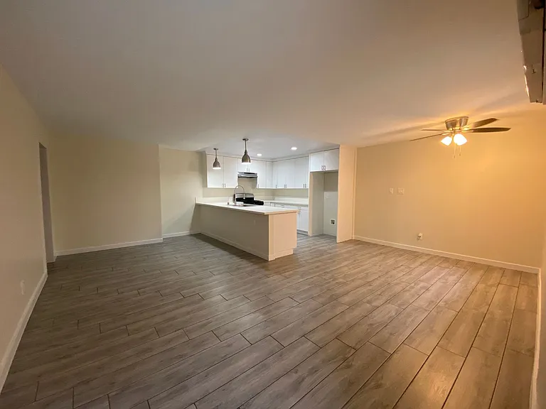 Tarzana Terrace Apartments — Photo 38
