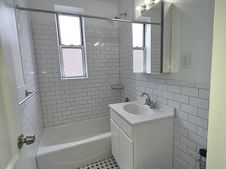 72-38 113th St #6G — Photo 5