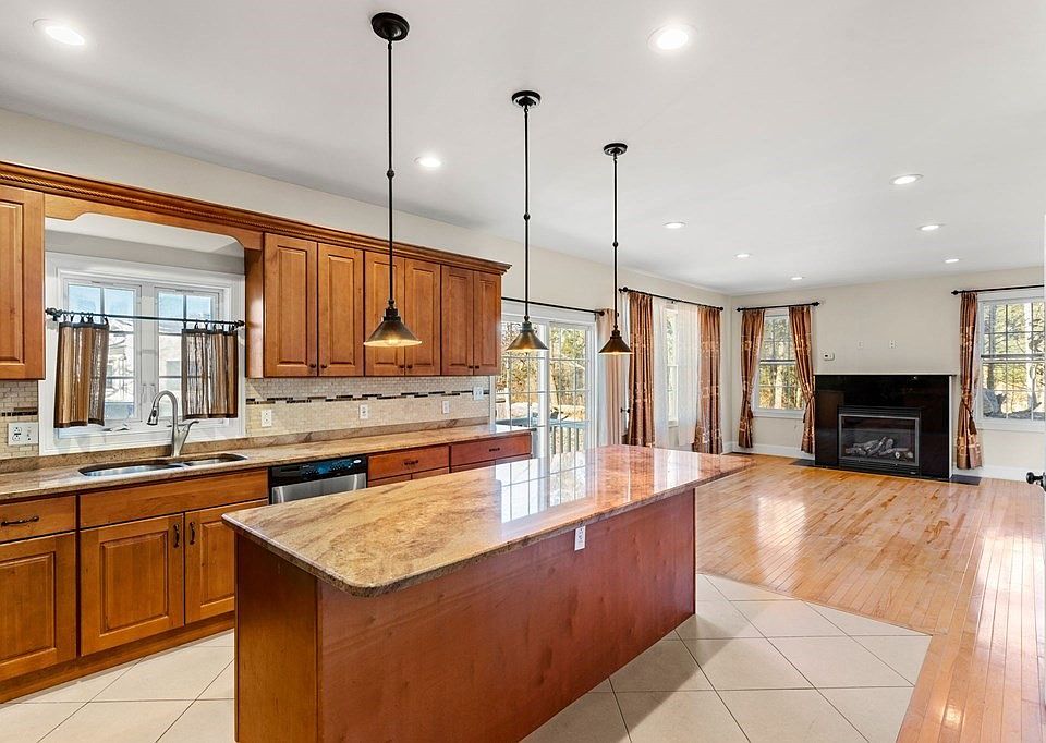 15 Stone Crest Dr, Braintree, MA 02184 Zillow