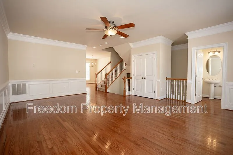 3 bed, 3.5 bath, 2880 sqft, $3,317 — Photo 2
