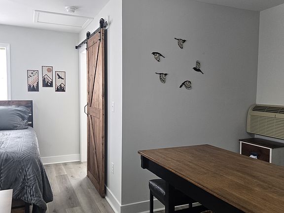 5th image of 10479 Millbank Rd