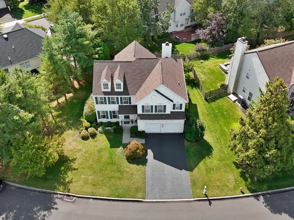 527 Clydesdale Dr, New Hope, PA 18938