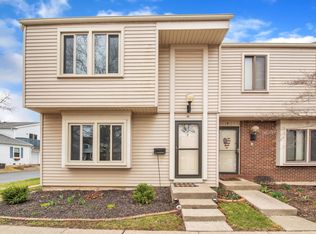 10 Meadowbrook Dr, Perrysburg, OH