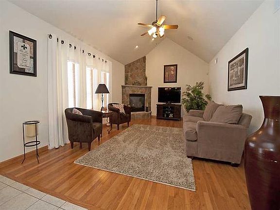 2nd image of 11842 Waterford Dr