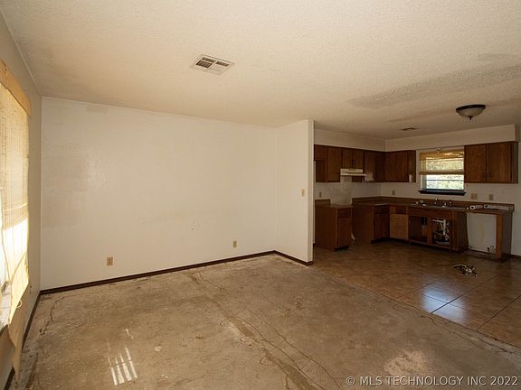 3rd image of 1243 E 140th Pl