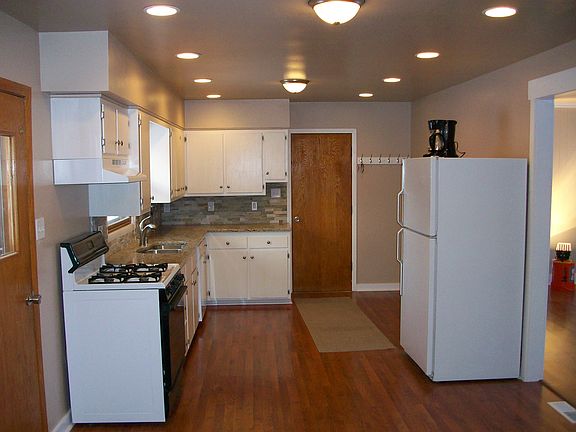 3rd image of 102 N 15th Ave