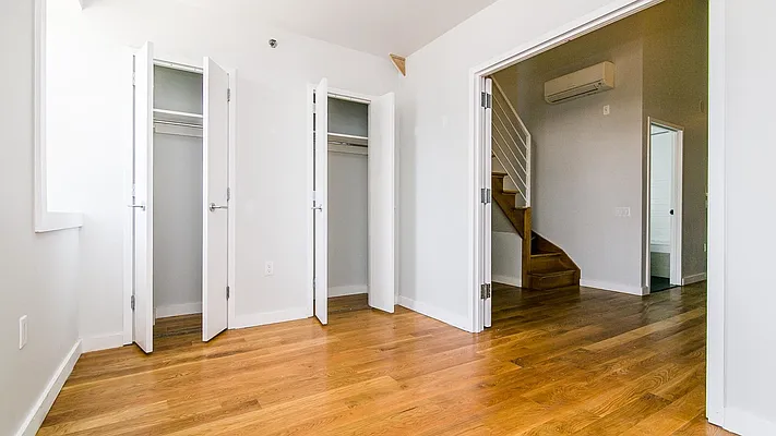 Rented by Nooklyn NYC LLC | media 109