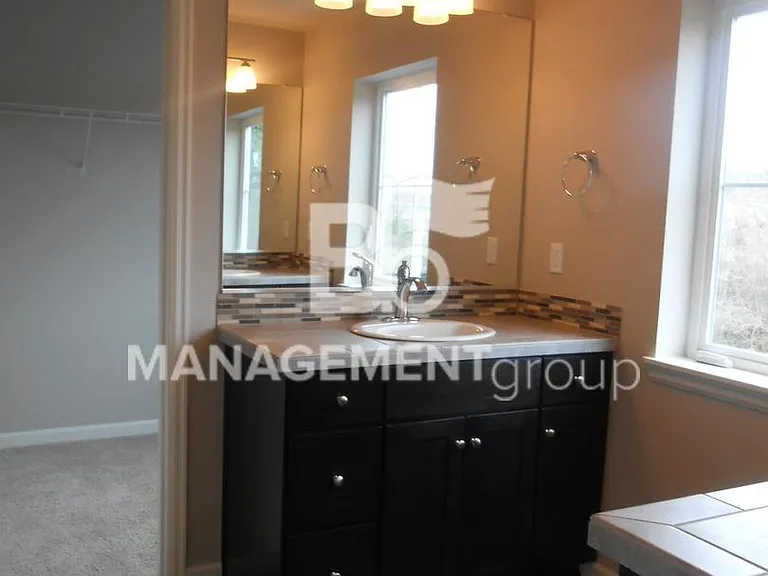 7084 NW Abigail Ter — Photo 16