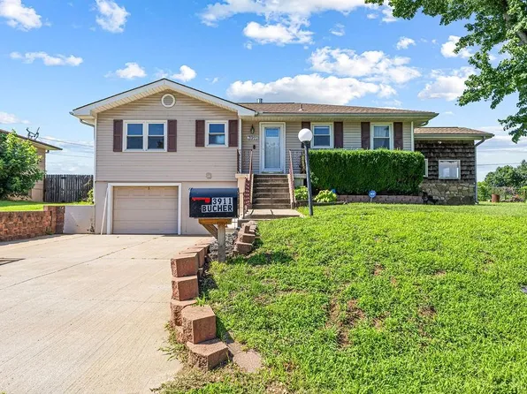 3911 Bucher Dr, Saint Joseph, MO 64503
