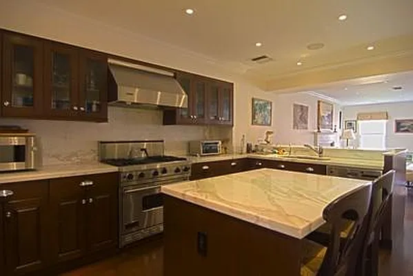 Sold by R New York | media 18