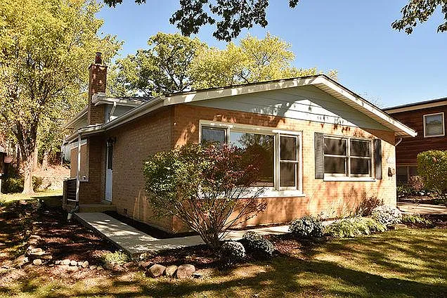 15 Norton Ave — Photo 1