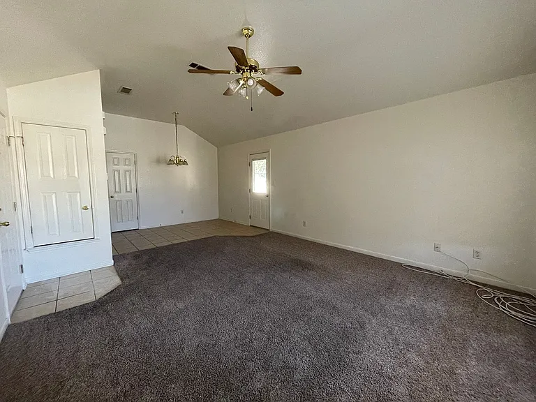 4800 John David Dr — Photo 3