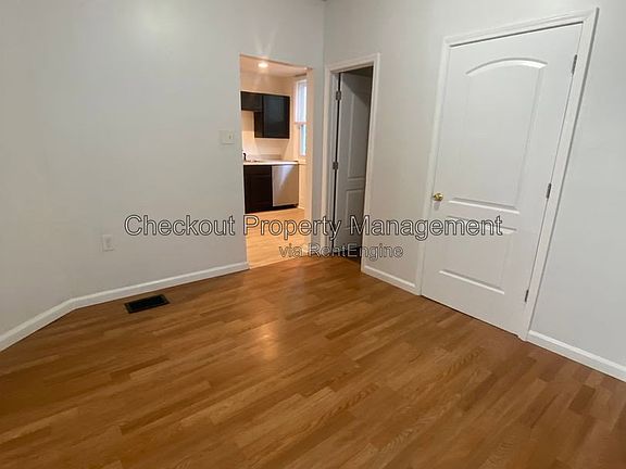 4th image of 1916 Knox Ave
