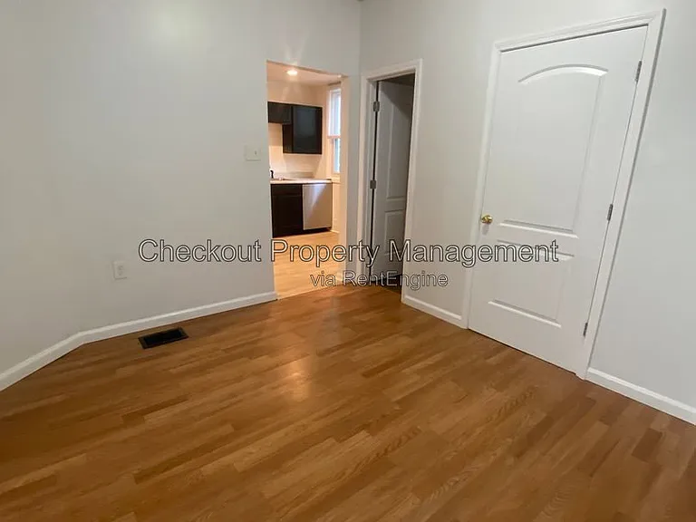 1916 Knox Ave — Photo 4