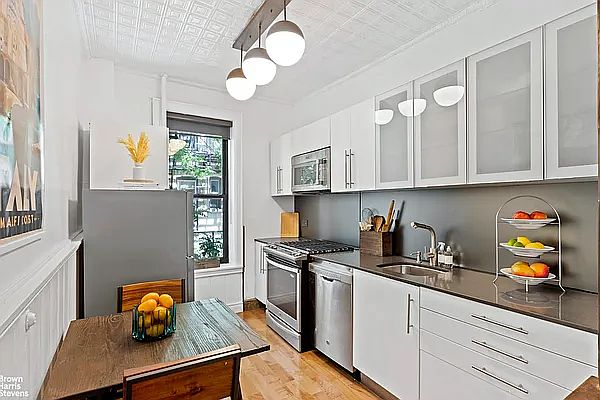 1st image of 527 8th St APT 1C