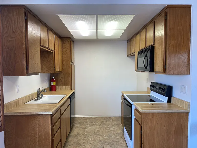 111 S Poplar Ave #45 — Photo 8