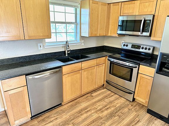 2nd image of 212 N Val Verde Cir