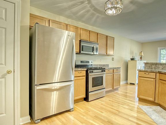 5th image of 11908 W 107th Pl